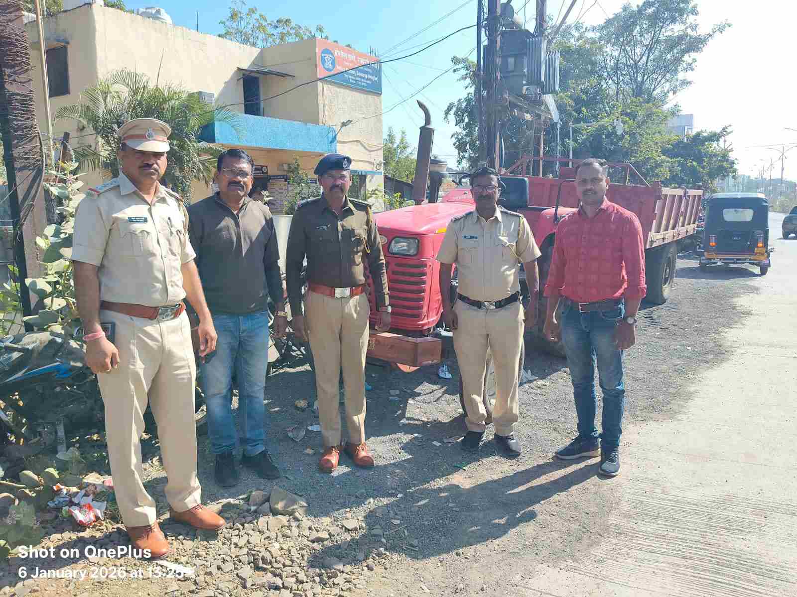 सावंगी मेघे पोलिसांची मोठी कारवाईअवैध रेतीची वाहतूक करणारा ट्रॅक्टर जप्त